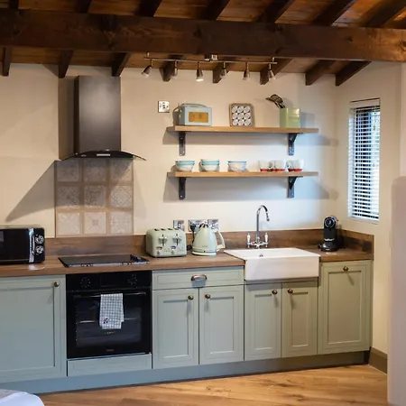 Wildlands Galway بيت خشبي *