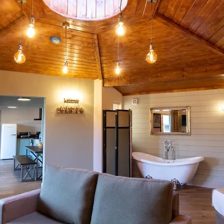 بيت خشبي Wildlands Galway Moycullen