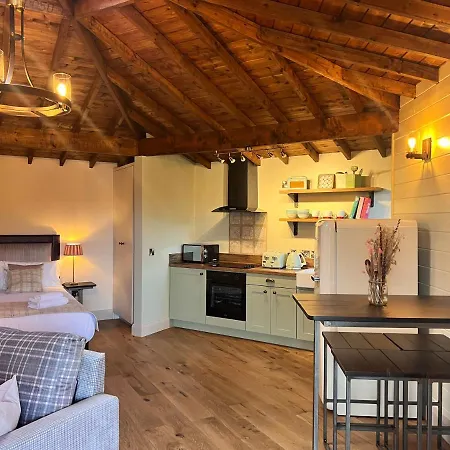 Wildlands Galway بيت خشبي *