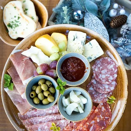 Wildlands Galway بيت خشبي *