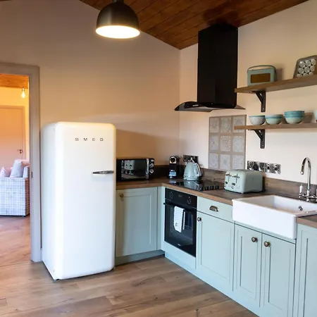 Wildlands Galway بيت خشبي *