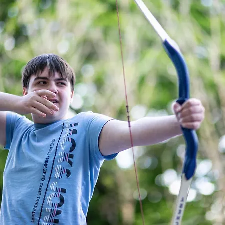 Wildlands Galway بيت خشبي *